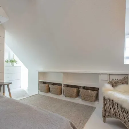 Haushaelfte Kleines Juwel Id 383 * Garding
