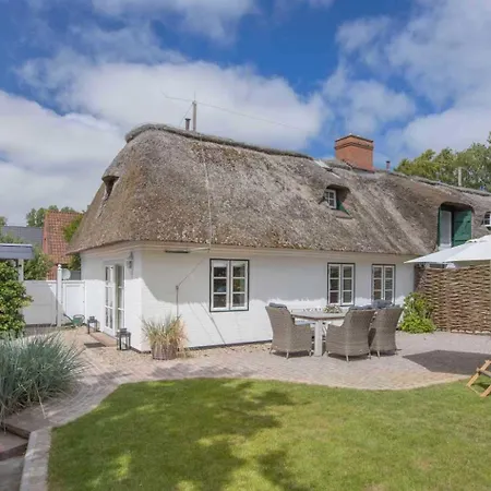 Holiday home Haushaelfte Kleines Juwel Id 383 Garding